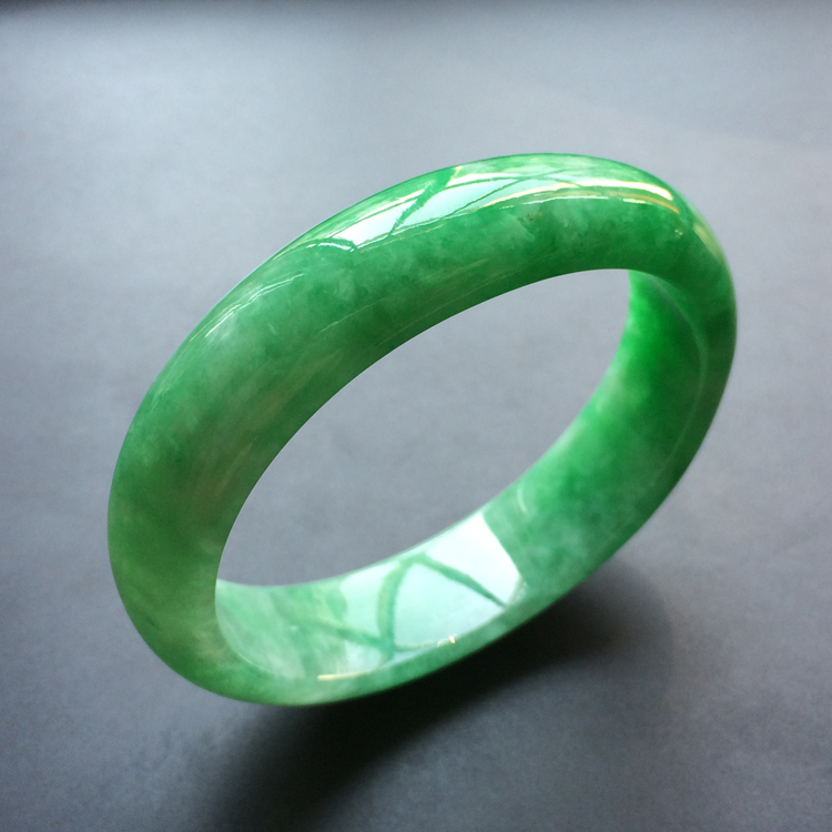 (超值推荐)糯冰种翠色贵妃镯(55.3mm-47.7mm)