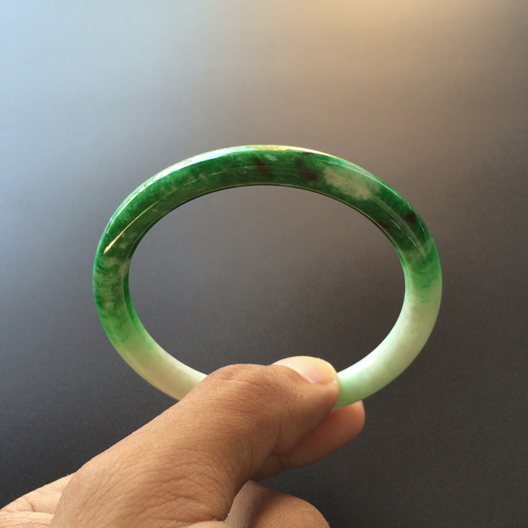(超值推荐)细糯种阳绿略带褐黄翡圆条手镯(55.6mm)