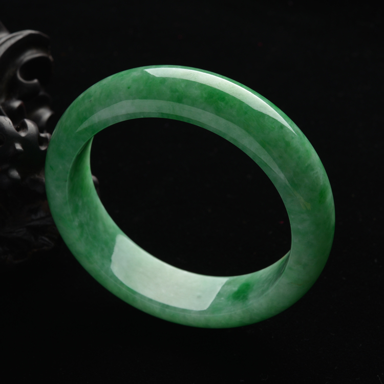 (超值推荐)糯冰种翠色手镯(58mm)