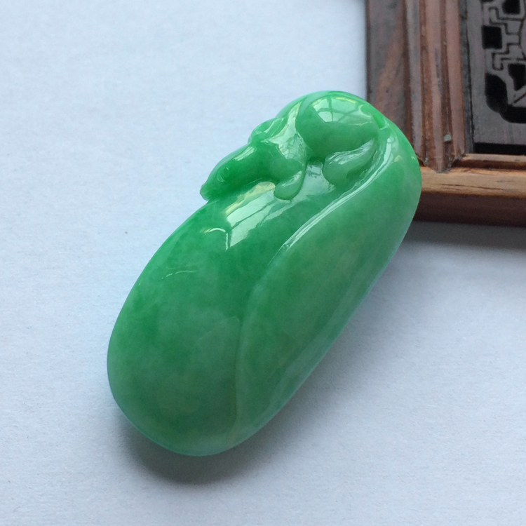 糯冰种翠色福瓜挂件