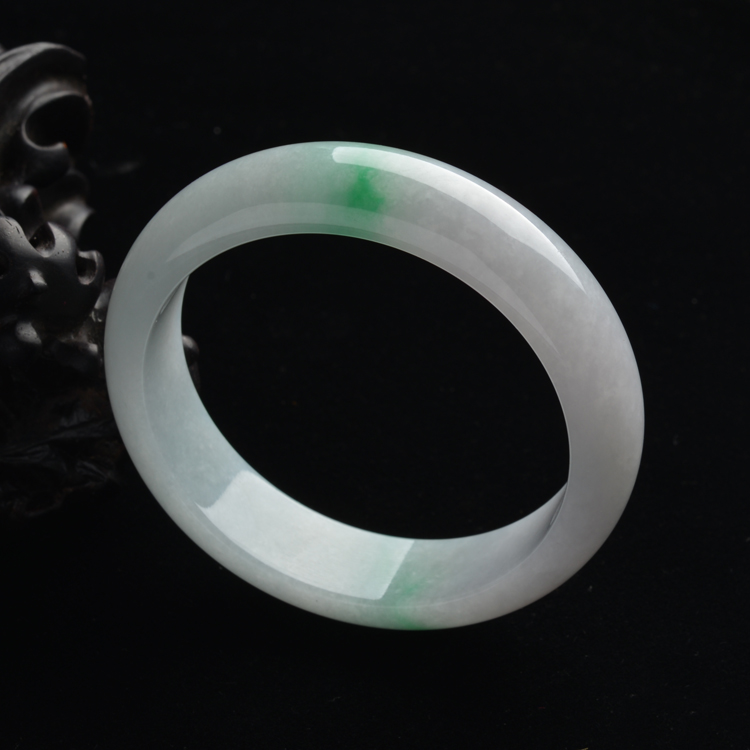 (超值推荐)糯冰种略飘翠手镯(54.6mm)