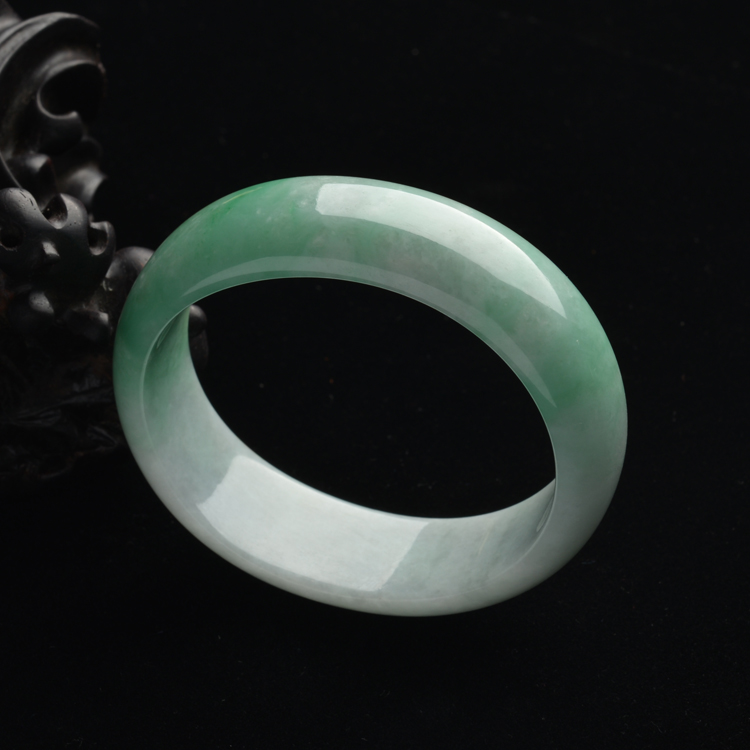(超值推荐)糯冰种晴水略飘翠贵妃镯(53.8mm-48.3mm)