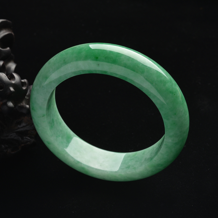 (超值推荐)糯冰种翠色手镯(54.1mm)
