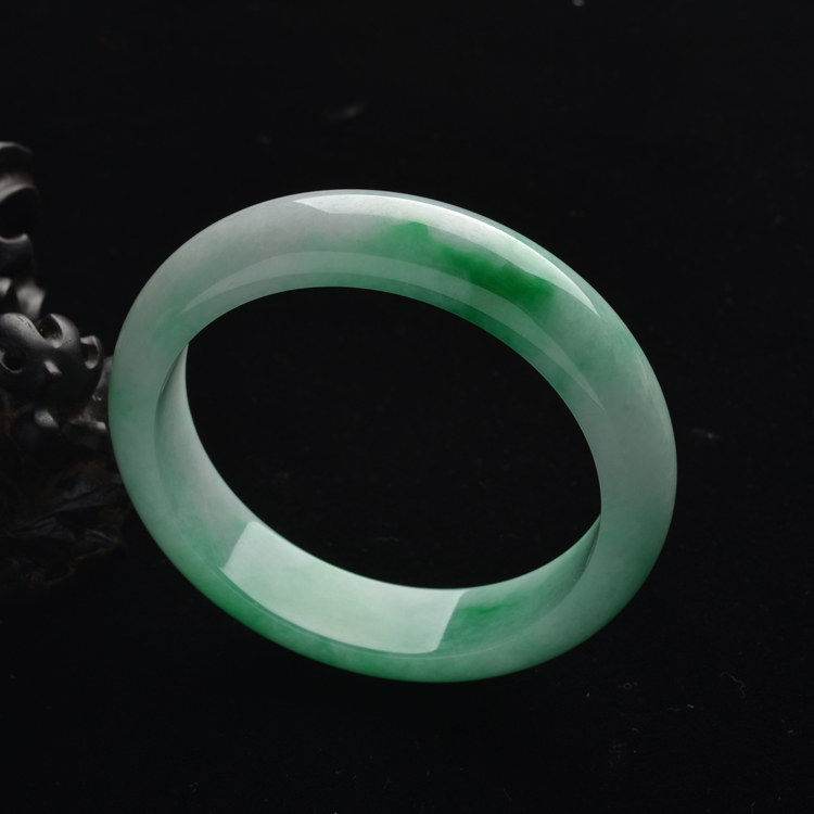 (超值推荐)糯冰种翠色手镯(60.5mm)
