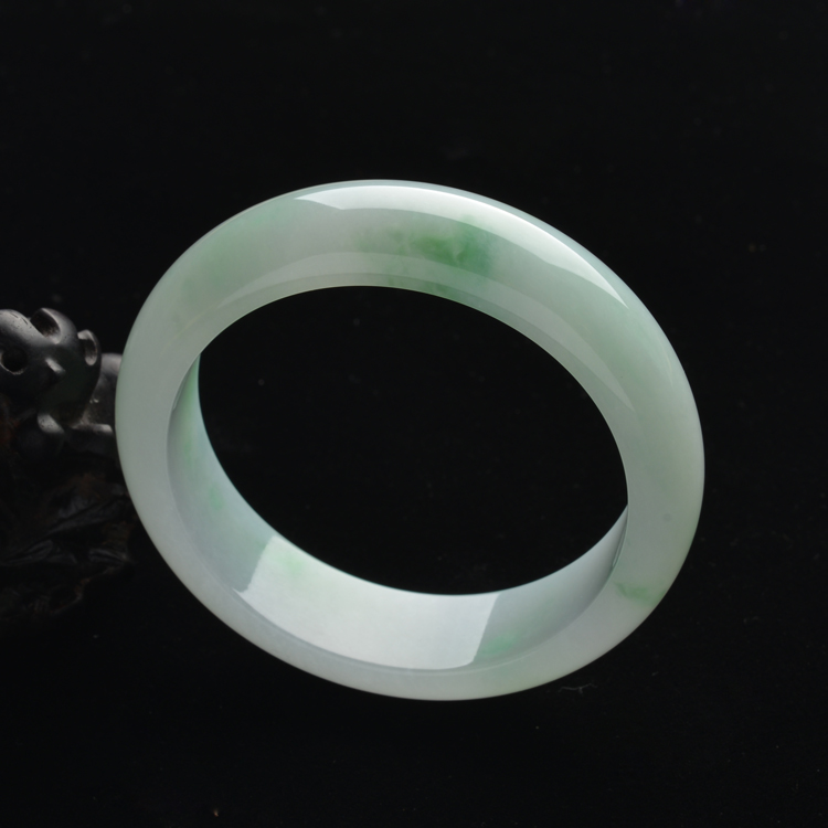 (超值推荐)糯冰种晴水略飘花手镯(56mm)