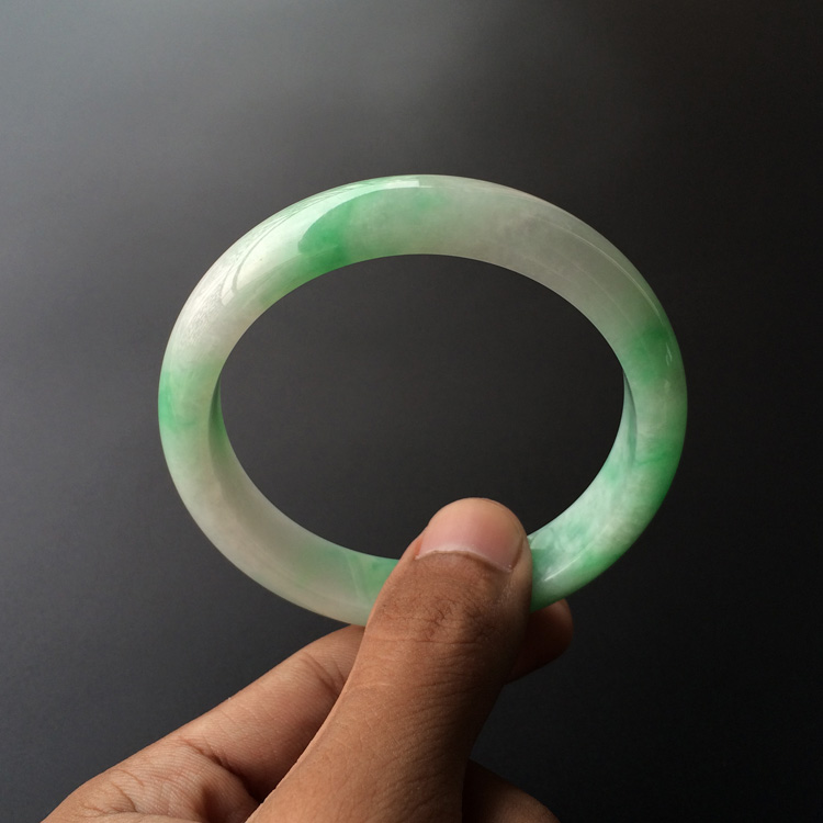(超值推荐)糯冰种飘翠手镯(59.8mm)