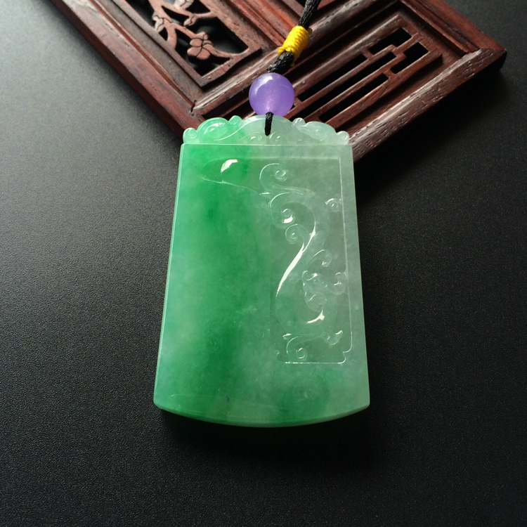 (超值推荐)糯冰种翠色仿古龙凤牌挂件