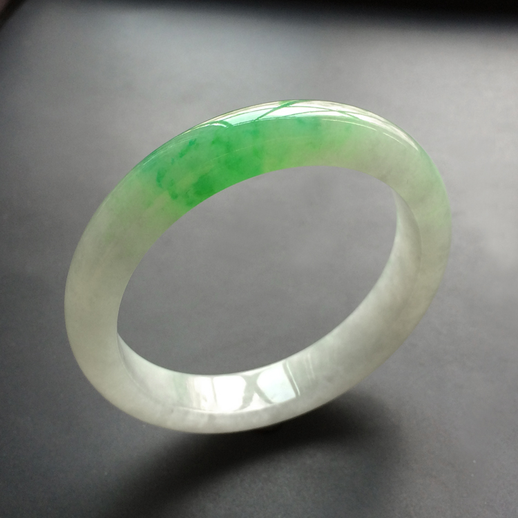 (超值推荐)糯冰种飘阳绿手镯(53.8mm)