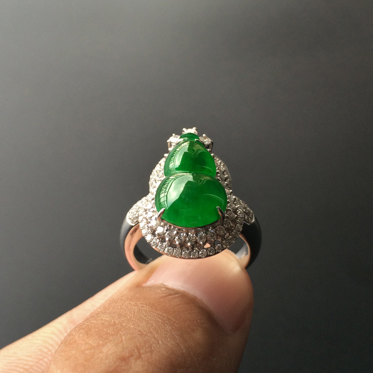 (超值推荐)冰种正阳绿镶白金钻石葫芦戒指