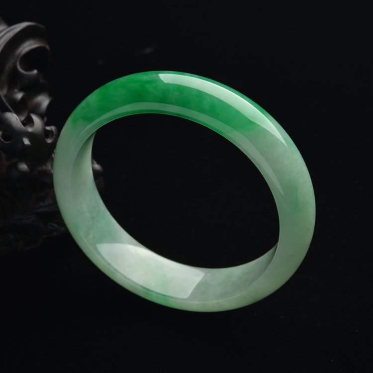 (超值推荐)糯冰种阳绿手镯(56.4mm)