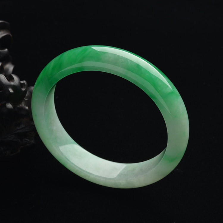 (超值推荐)糯冰种阳绿手镯(56.5mm)