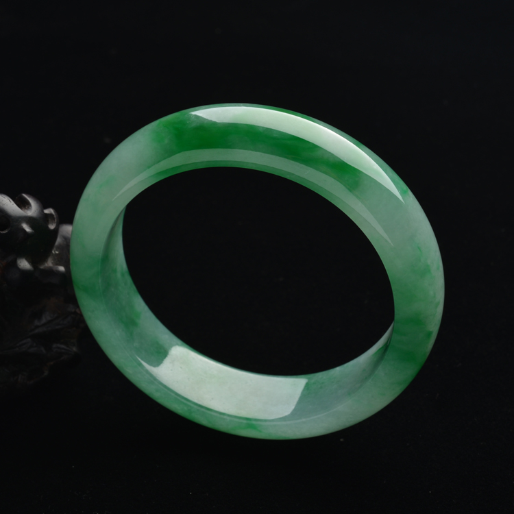 (超值推荐)糯冰种飘阳绿手镯(57.6mm)