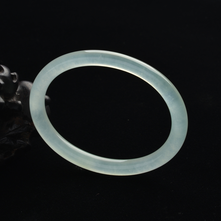(超值推荐)冰种淡晴水圆条贵妃镯(52.4mm-45.1mm）