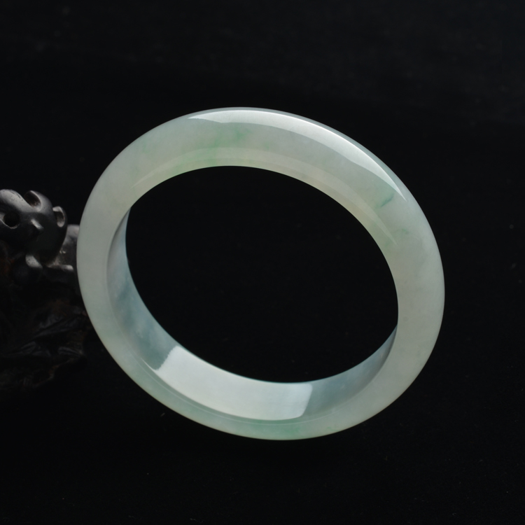 (超值推荐)糯冰种晴水略飘花手镯(56.6mm)