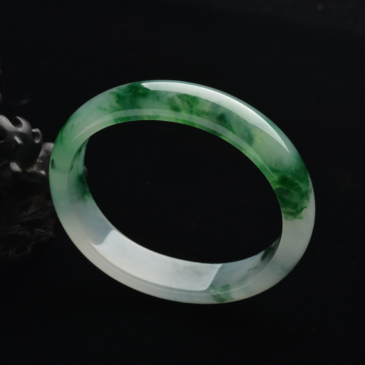 (超值推荐)冰种飘绿花贵妃镯(59mm-52mm)