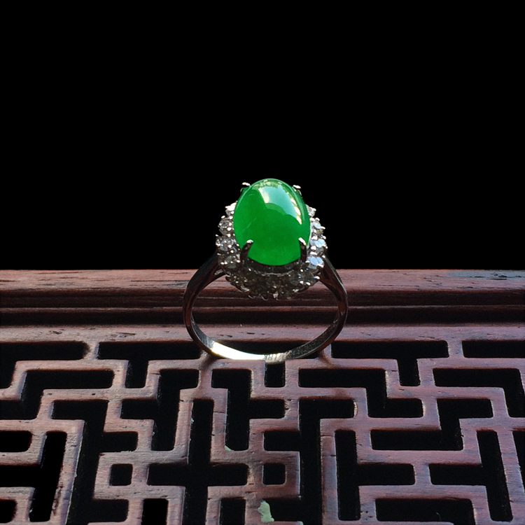（超值推荐）冰种阳绿镶白金钻石戒指