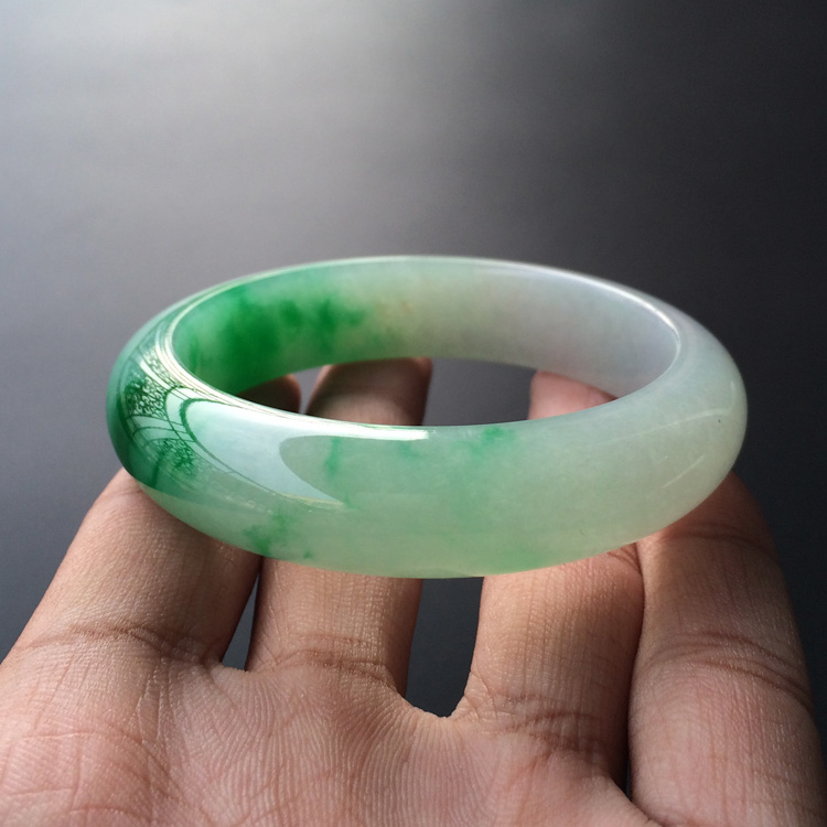 (超值推荐)糯冰种飘阳绿手镯(56.2mm)