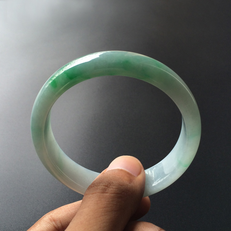 (超值推荐)糯冰种飘翠手镯(56.6mm)