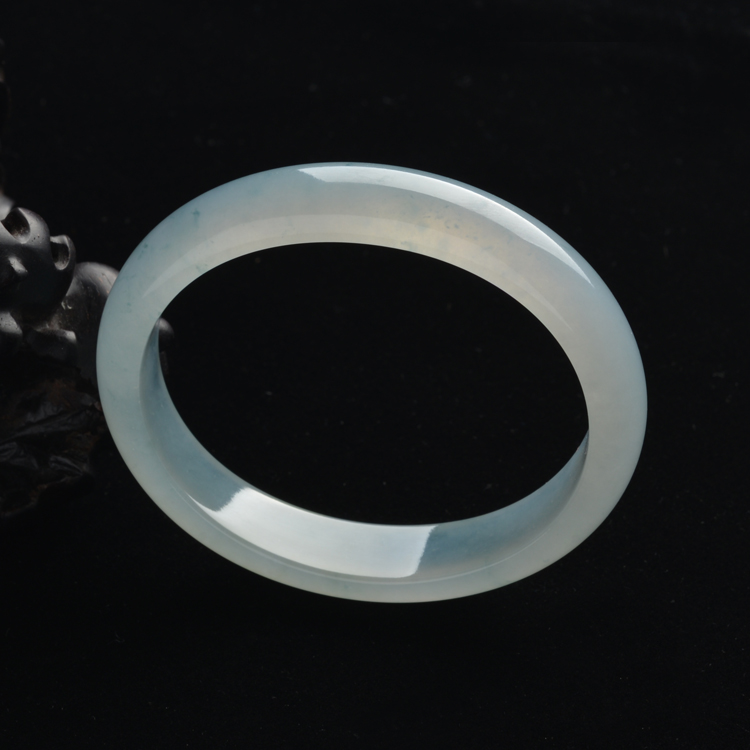 (超值推荐)冰种晴水略飘花贵妃镯(54.8mm-48.3mm)