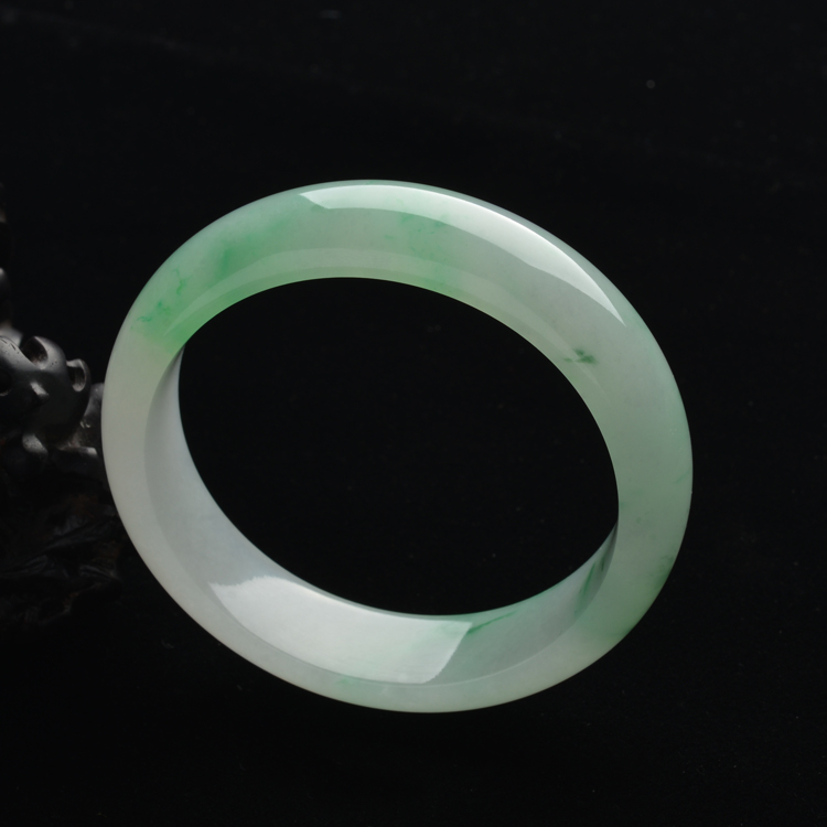 (超值推荐)糯冰种飘翠手镯(60.6mm)