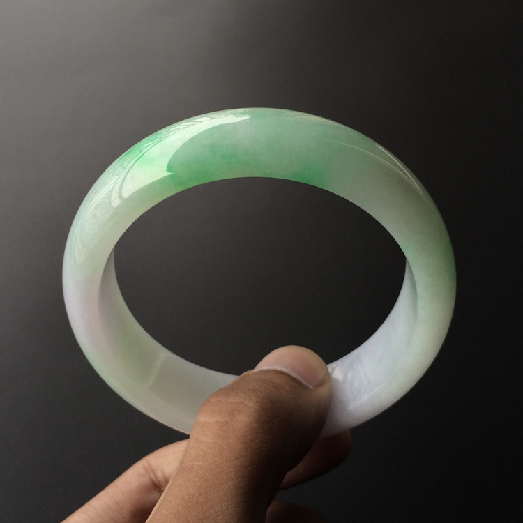 (超值推荐)糯冰种淡春带彩手镯(59mm)
