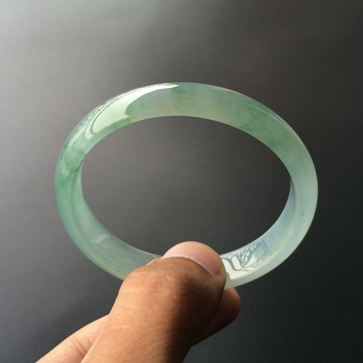 (超值推荐)冰种飘花贵妃镯(53.4mm-46.8mm)