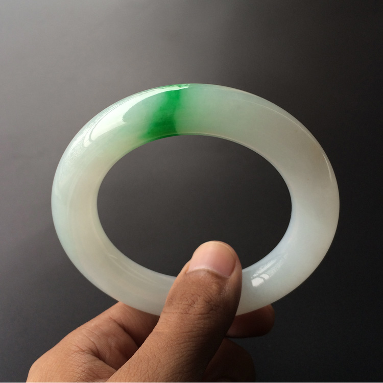 (超值推荐)糯冰种飘翠圆条手镯(59.8mm)