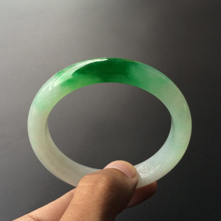 (超值推荐)糯冰种阳绿手镯(54.8mm)
