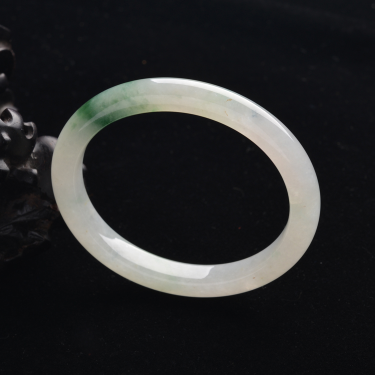 (超值推荐)糯冰种略飘花贵妃镯(53.4mm-48.4mm)