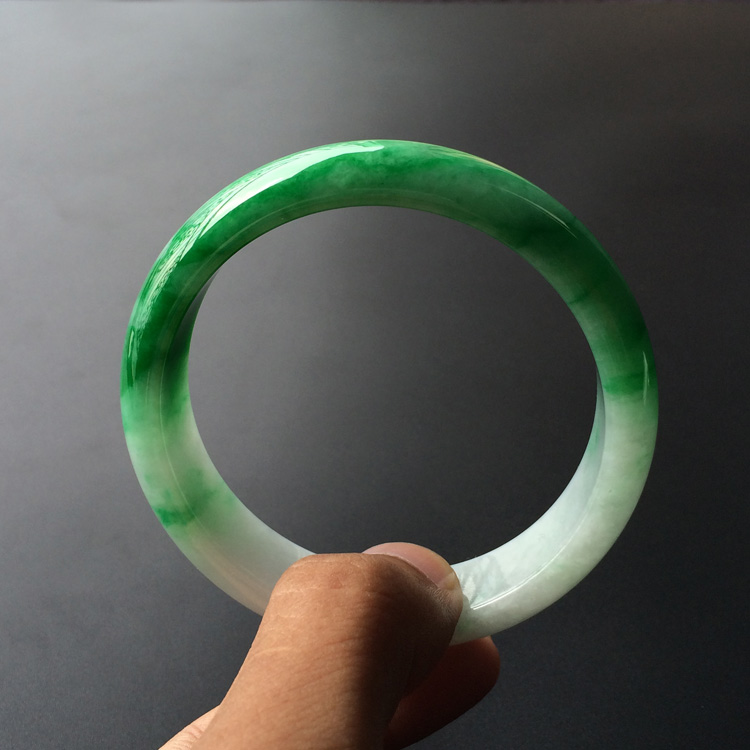 (超值推荐)糯冰种飘阳绿手镯(59.7mm)