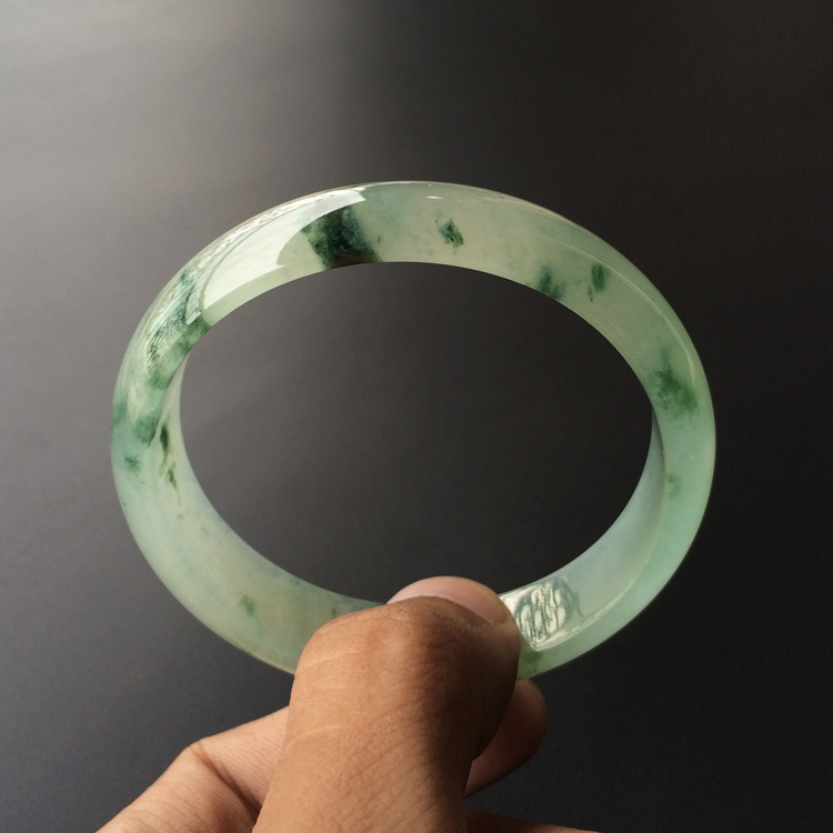 (超值推荐)糯冰种飘花贵妃镯(57mm-52.2mm)