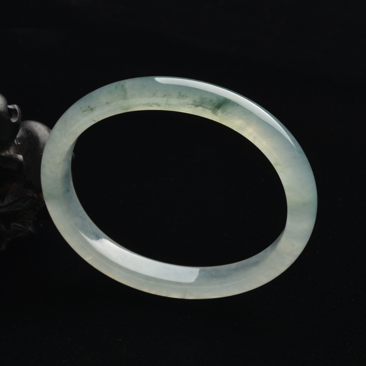 (超值推荐)冰种晴水略飘花贵妃镯(53.4mm-44.8mm)