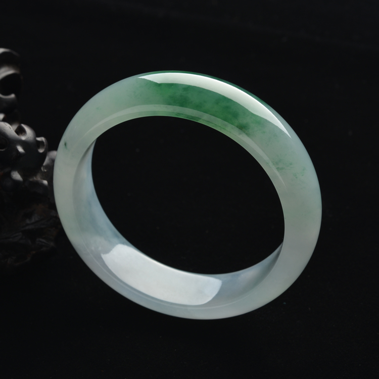 (超值推荐)冰种淡晴水飘水草绿手镯(56.8mm)