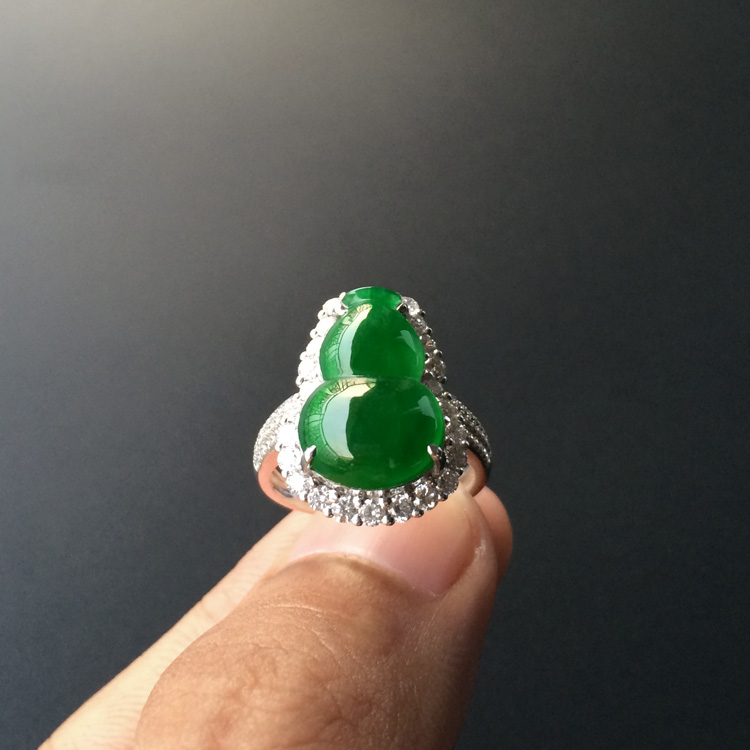 (超值推荐)冰种阳绿镶白金钻石葫芦戒指