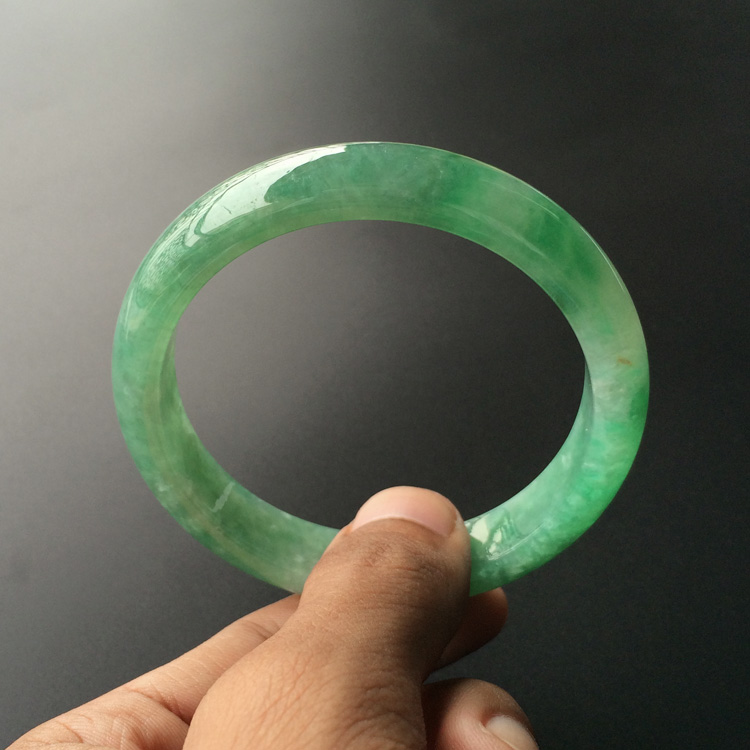 (超值推荐)糯冰种晴水略飘花手镯(59mm)