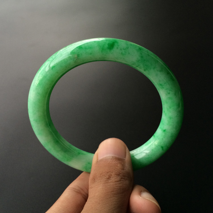 (超值推荐)糯冰种飘翠圆条手镯(57.5mm)