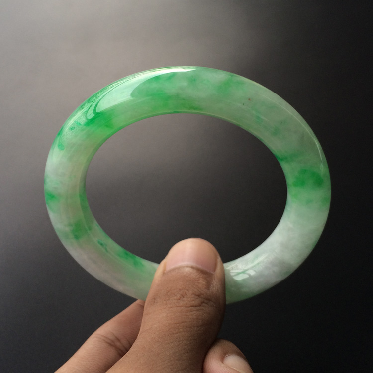 (超值推荐)糯冰种飘翠圆条手镯(56.6mm)
