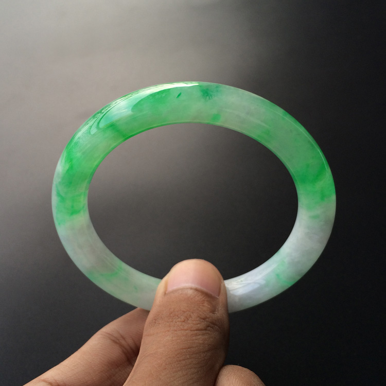 (超值推荐)糯冰种飘翠圆条手镯(56.5mm)