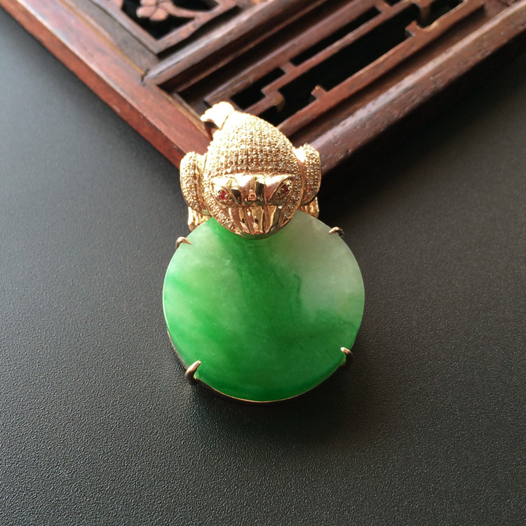 (超值推荐)糯冰种翠色镶玫瑰金钻石招财进宝胸坠