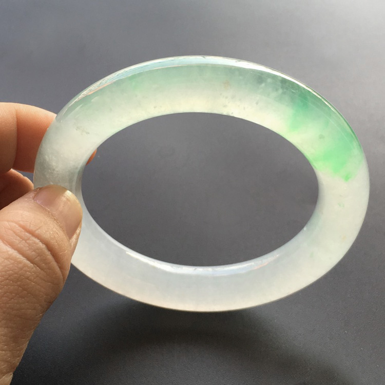 (超值推荐)冰种飘翠略带黄翡圆条手镯(55.7mm)
