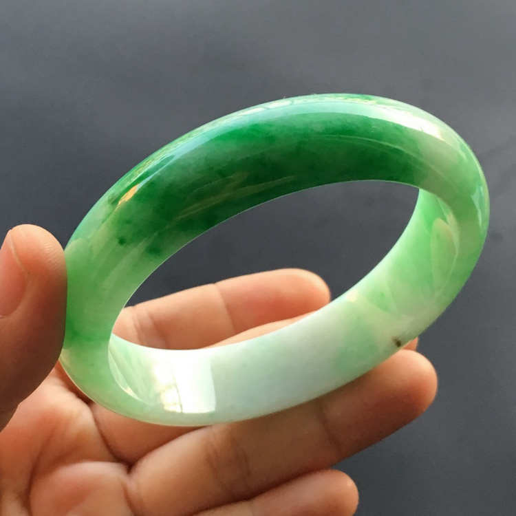 (超值推荐)糯冰种飘翠略带黄翡手镯(59.2mm)