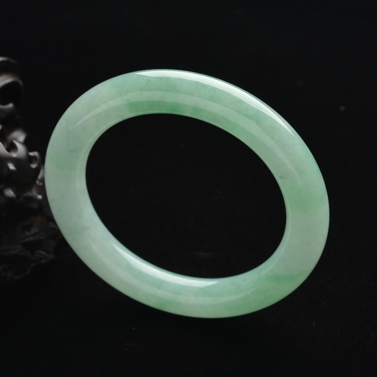 (超值推荐)糯冰种晴水略飘花圆条手镯(55.6mm)