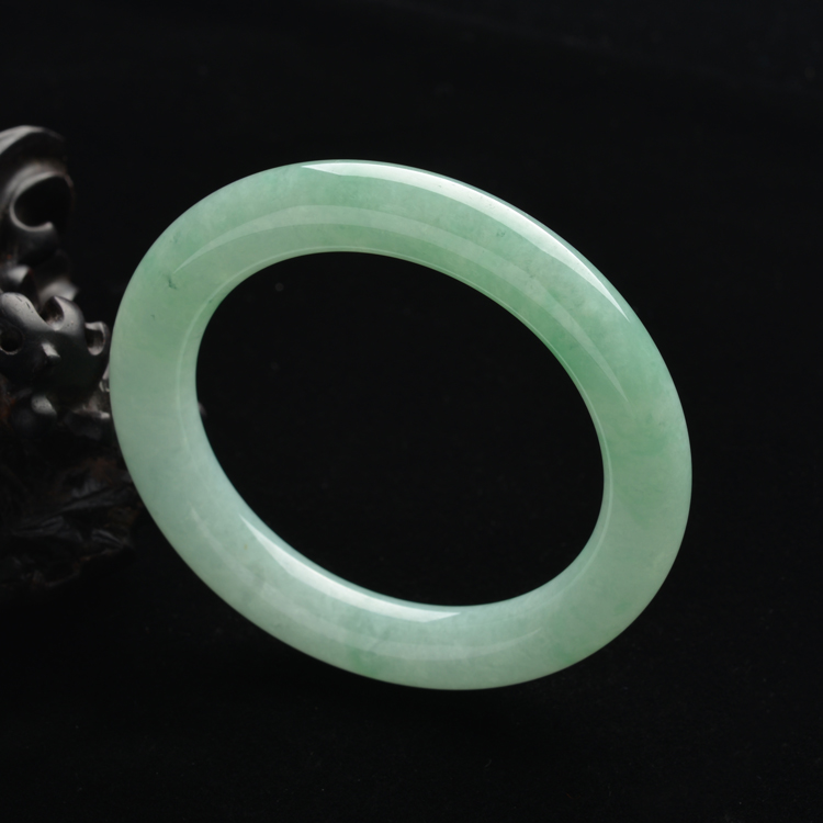 (超值推荐)糯冰种晴水略飘花圆条手镯(55.4mm)