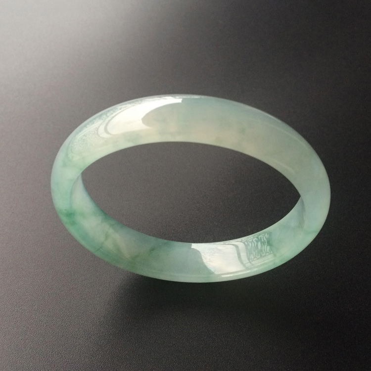 (超值推荐)冰种飘花贵妃镯(53.2mm-46.8mm)