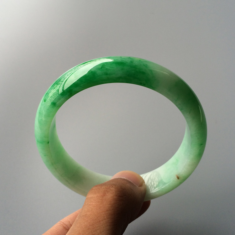 (超值推荐)糯冰种飘阳绿手镯(59mm)