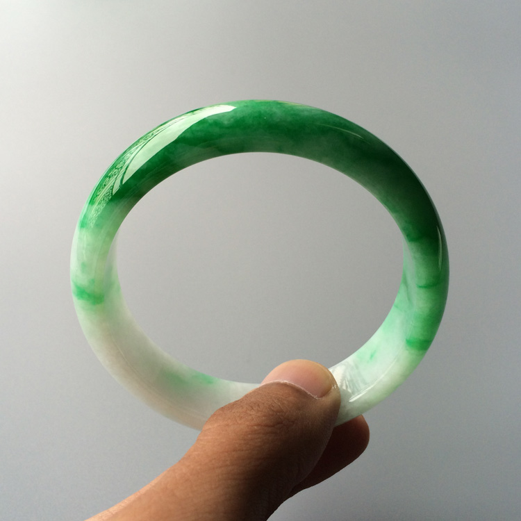 (超值推荐)糯冰种飘阳绿手镯(59.6mm)