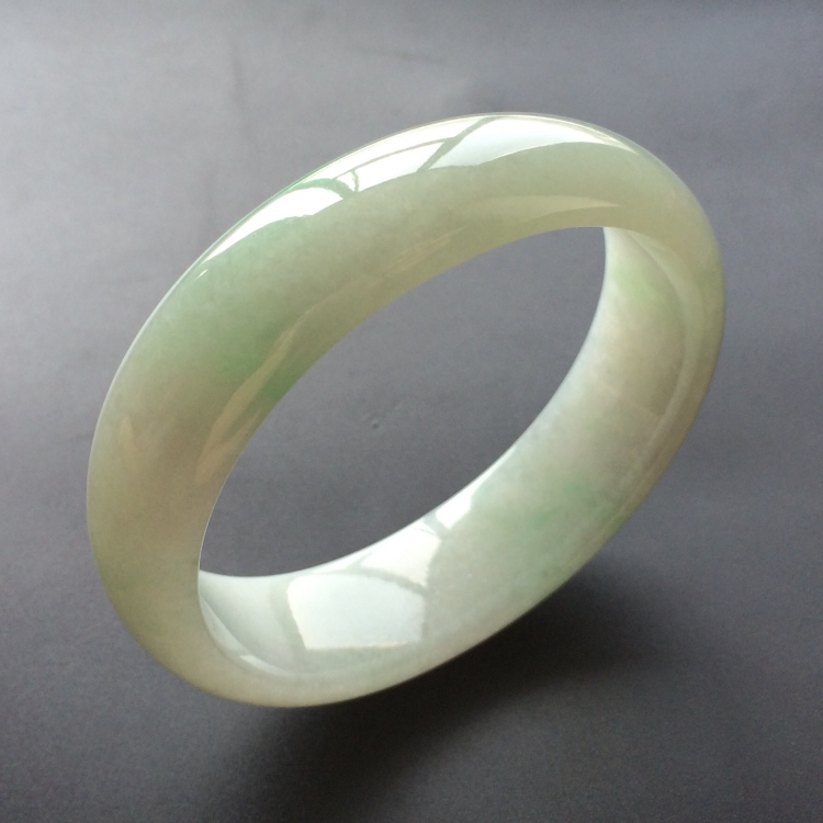 (超值推荐)糯冰种略飘翠贵妃镯(56.3mm-49mm)