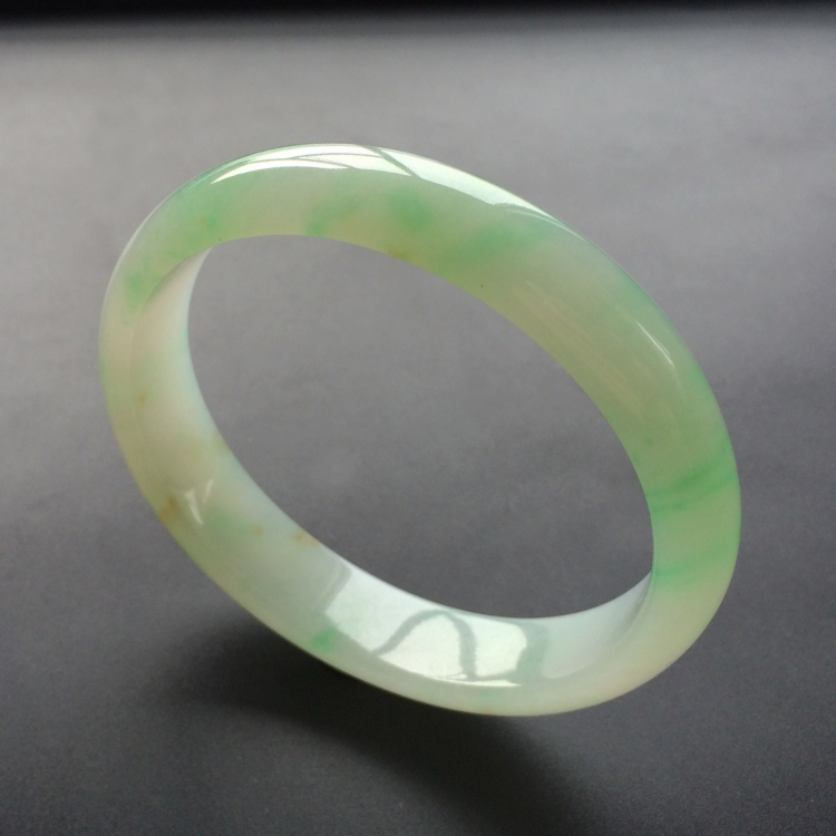 (超值推荐)糯冰种飘翠贵妃镯(54.8mm-48.8mm)