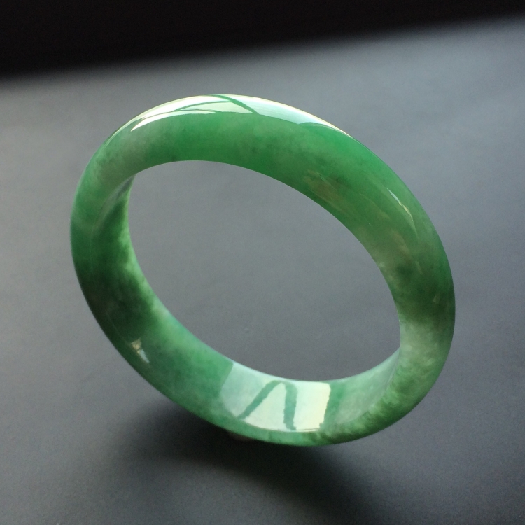 (超值推荐)糯冰种翠色手镯(58mm)