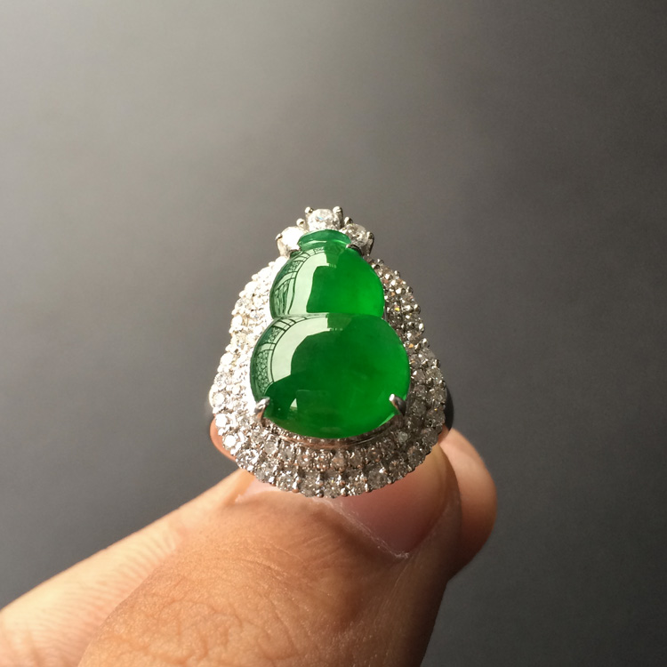 (超值推荐)冰种阳绿镶白金钻石葫芦戒指